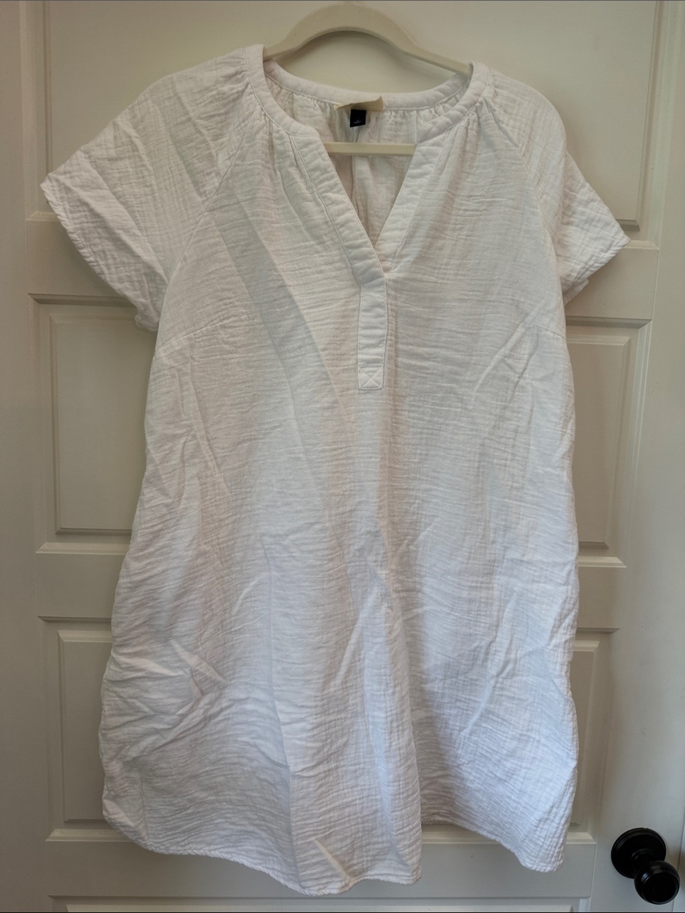 Universal Thread White Split V-Neck Tunic